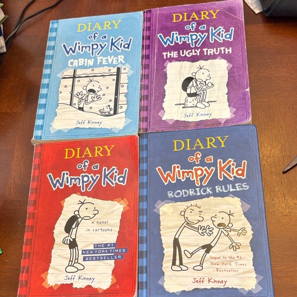 Diary of a Wimpy Kid Book Set - Picture 2 of 8